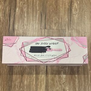 Pink Hair Waver by Aria Beauty
